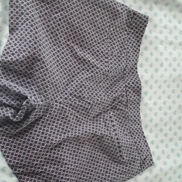 Shorts - Picture 2 of 4